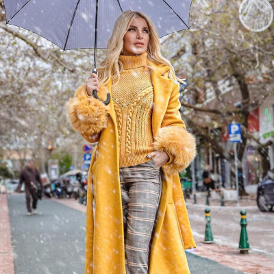 Queen SOS: Υπάρχει ένα σύνολο που να μπορώ να το φοράω το πρωί για καφέ και το βράδυ για ποτό;