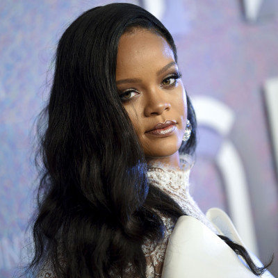 Eτοιμάζεται η Rihanna να λανσάρει το δικό της luxury label ρούχων;