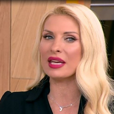 Ελένη Μενεγάκη: Στην κουζίνα με τη Μαρίνα της - Μαμά και κόρη έφτιαξαν πεντανόστιμο γλυκό