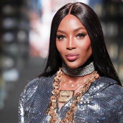 OMG! Δες την Naomi Campbell όπως δεν την έχεις ξαναδεί ποτέ!