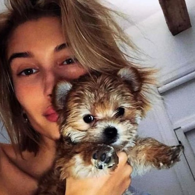 Οργή των fans κατά της Hailey Βieber: Τα videos που πυροδότησαν την κατακραυγή