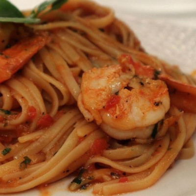 Γαριδομακαρονάδα με λιγκουίνι