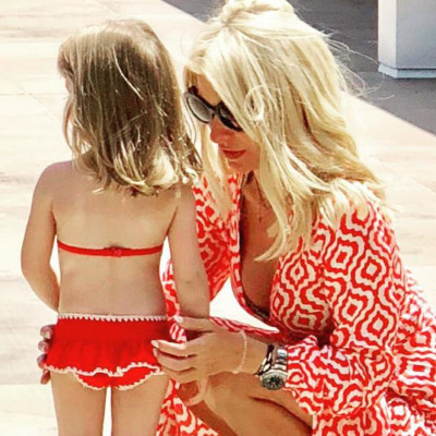 Ελένη Μενεγάκη: 12 φωτογραφίες που δείχνουν ότι το κόκκινο της πάει πολύ (pics)