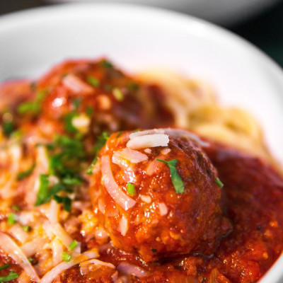 Λεκές από σάλτσα ντομάτας; Αφαίρεσέ τον εύκολα και απλά!