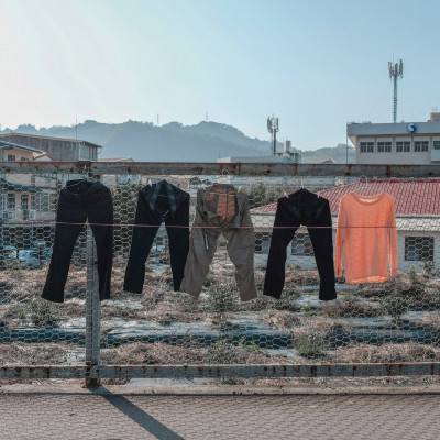 5 tips για να απλώσεις σωστά τα ρούχα σου