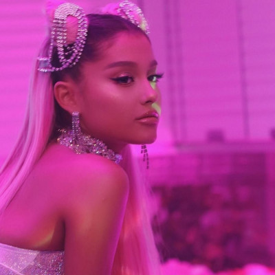 Η Ariana Grande έκανε remix το «7 rings» και συνεργάστηκε με τον... εχθρό της