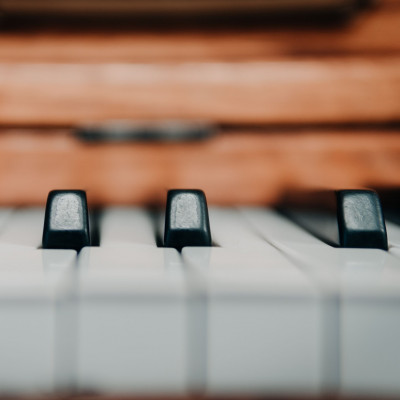 Μουσικοθεραπεία και καρκίνος: Η αντιμετώπιση των σωματικών και ψυχολογικών συμπτωμάτων