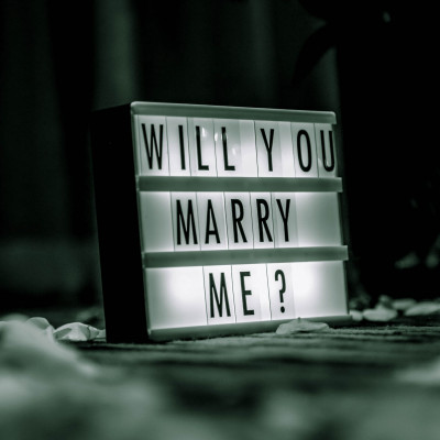 Πρόταση γάμου σε μια άγνωστη; Κι όμως έγινε κι αυτό!