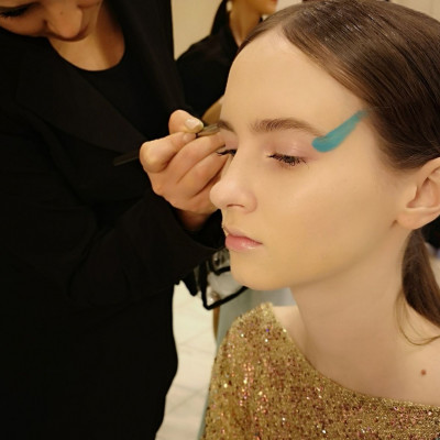 H M·A·C Cosmetics δημιούργησε beauty looks για καλό σκοπό!