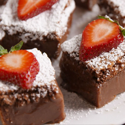 Φανταστικό σοκολατένιο μους κέικ για την ημέρα του Αγίου Βαλεντίνου (vid)