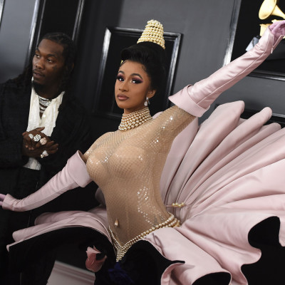 Όλη η ιστορία πίσω από το look της Cardi B στα φετινά Grammy Awards