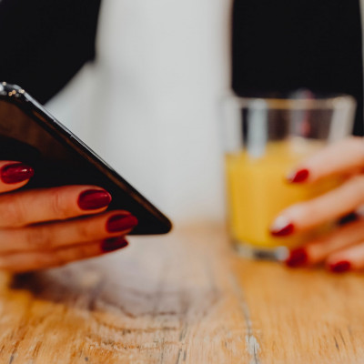 Δέκα βήματα για να «απογειώσεις» το προφίλ σου στο Tinder