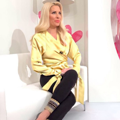 Ελένη Μενεγάκη: Δεν περιμένει την ημέρα του Αγίου Βαλεντίνου για να «δοξάσει» τον έρωτα (pics&vid)