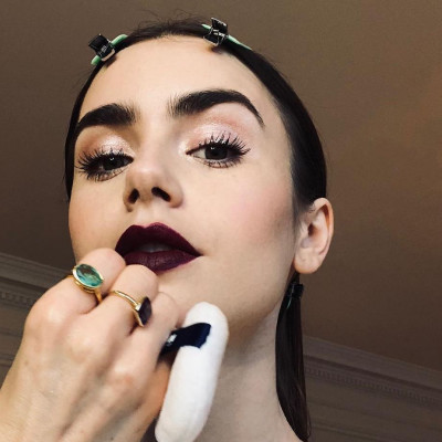 Αυτό ακριβώς είναι το κραγιόν που φόρεσε η Lily Collins στα BAFTA Awards
