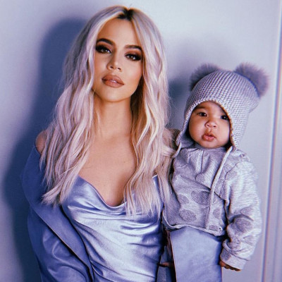 H Khloe Kardashian προκαλεί με το φόρεμα της μόλις 10 μηνών κόρης της