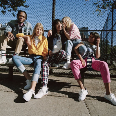 O Tommy Hilfiger παρουσιάζει την πιο cool καμπάνια για τα Tommy Jeans και την άνοιξη του 2019