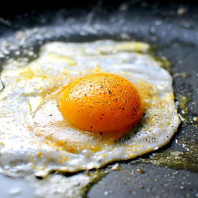 Τόσα χρόνια τηγάνιζες λάθος το αυγό σου