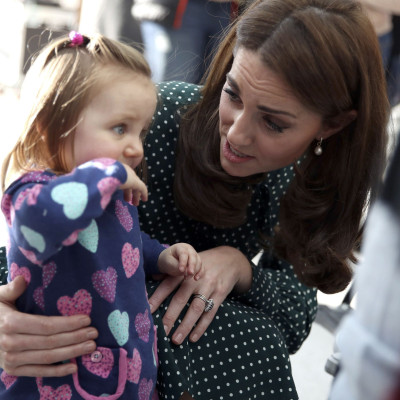 Κι έτσι ξαφνικά, οι ρυτίδες της Kate Middleton εξαφανίστηκαν