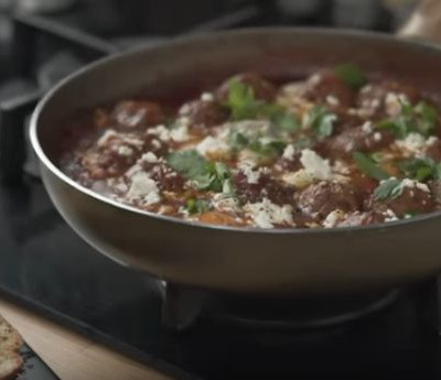 Κεφτέδες κοκκινιστοί με αυγά