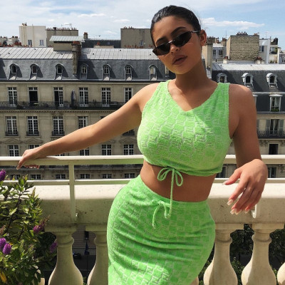 Πώς να συνδυάσεις σωστά τα fluo χρώματα στο ντύσιμό σου