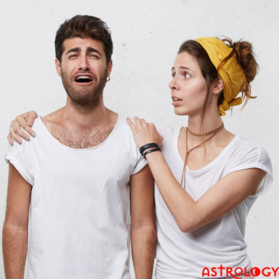 Πες μας το ζώδιό σου να σου πούμε σε ποιον ώμο πρέπει να πας να κλάψεις!