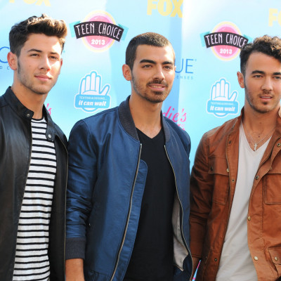 Έχουμε νέα για τους Jonas Brothers και κρατήσου γερά πριν τα ακούσεις