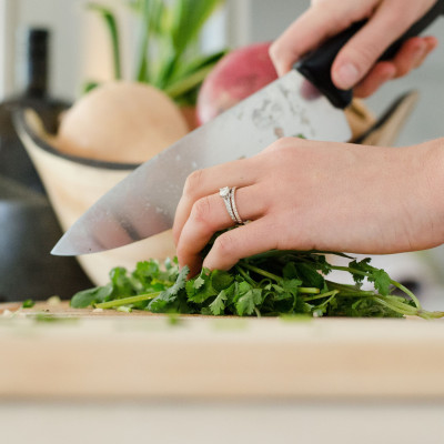 Πώς πρέπει να αποθηκεύουμε τα μυρωδικά στο ψυγείο για να παραμένουν φρέσκα;