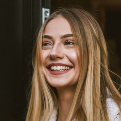 Αυτές είναι οι τροφές που θα σου χαρίσουν λευκά δόντια