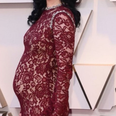 Έκπληξη! Ηθοποιός ανακοίνωσε την εγκυμοσύνη της στο κόκκινο χαλί (pics)