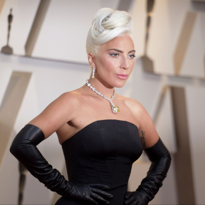 Το κολιέ που φόρεσε η Lady Gaga στα Oscars το έχεις ξαναδεί... στην Audrey Hepburn!