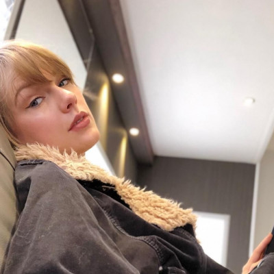 Η Taylor Swift δεν πήγε στα Όσκαρ και το αγόρι της βρήκε άλλη παρέα
