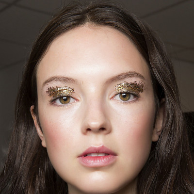 Τα προϊόντα μακιγιάζ που χρειάζεσαι για τέλειο ανοιξιάτικο μακιγιάζ.