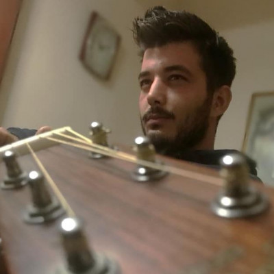 Δεν είναι μόνο ο γιος του Πλούταρχου ταλαντούχος! Δες τον ανιψιό του Παναγιώτη να τραγουδάει