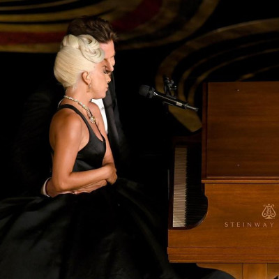 Stop the Press (κυριολεκτικά): Η Lady Gaga μιλάει για πρώτη φορά για τη σχέση της με τον Bradley