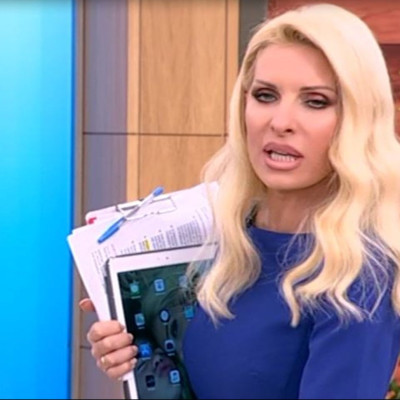 Ελένη Μενεγάκη: Η πιο γλυκιά φωτογραφία με τον γιο της, Άγγελο που έχει φόντο στο τάμπλετ της!