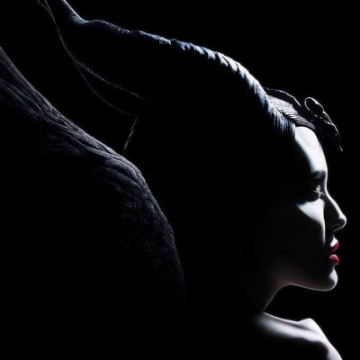 Η Angelina Jolie επιστρέφει σαν Maleficent και το νέο poster θα σε ενθουσιάσει