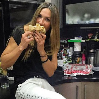 Ελένη Πετρουλάκη: Δείτε φωτογραφίες από την εντυπωσιακή κουζίνα και το σαλόνι της (pics)