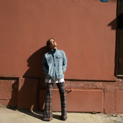 «Σου βρήκα το πιο βολικό παντελόνι της άνοιξης»