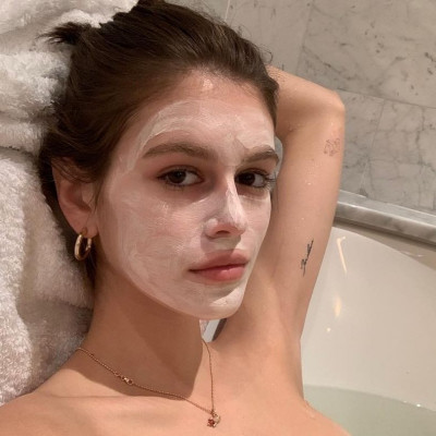 H 17χρονη έφηβη καλλονή που βλέπεις είναι κόρη ενός από τα πιο διάσημα μοντέλα στον κόσμο