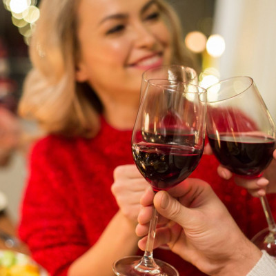 Αλκοόλ: 5 οφέλη για την υγεία όταν καταναλώνεται με μέτρο (εικόνες)