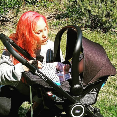 Πηνελόπη Αναστασοπούλου: Βόλτα στο πάρκο με την κόρη της (pics)