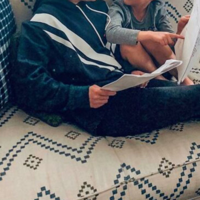 Αυτό είναι πρόγραμμα! Δείτε τι κάνει διάσημη μαμά για να βάλει τα παιδιά της για ύπνο (pics)