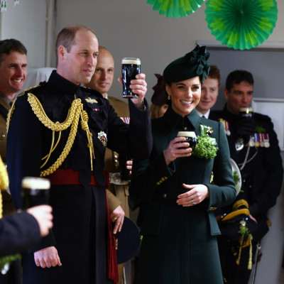 Ο πρίγκιπας William στον ρόλο του James Bond και δεν σου κάνουμε πλάκα