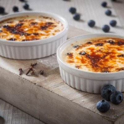 Crème brulee με μύρτιλα