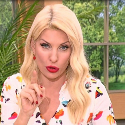 Μενεγάκη: Αποκάλυψε πώς άνοιξε λογαριασμό στο instagram - «Θέλετε να με δείτε με μαγιό; Θα με δείτε»