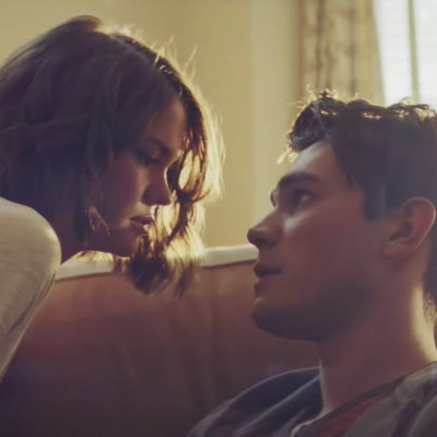 «The Last Summer»: Ο αγαπημένος πρωταγωνιστής του Riverdale στην αισθηματική ταινία του καλοκαιριού