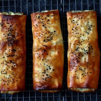 Μπουρέκια με σπανάκι και φέτα