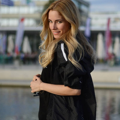 Η Δούκισσα Νομικού μας δείχνει για πρώτη φορά τη φουσκωμένη της κοιλίτσα