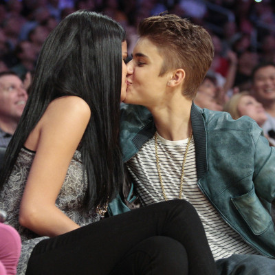 Ο Bieber δημοσίευσε την πιο άκυρη φωτογραφία και όλοι είδαμε την Selena σε αυτήν!