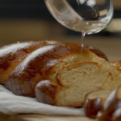 Σιροπιαστό τσουρέκι